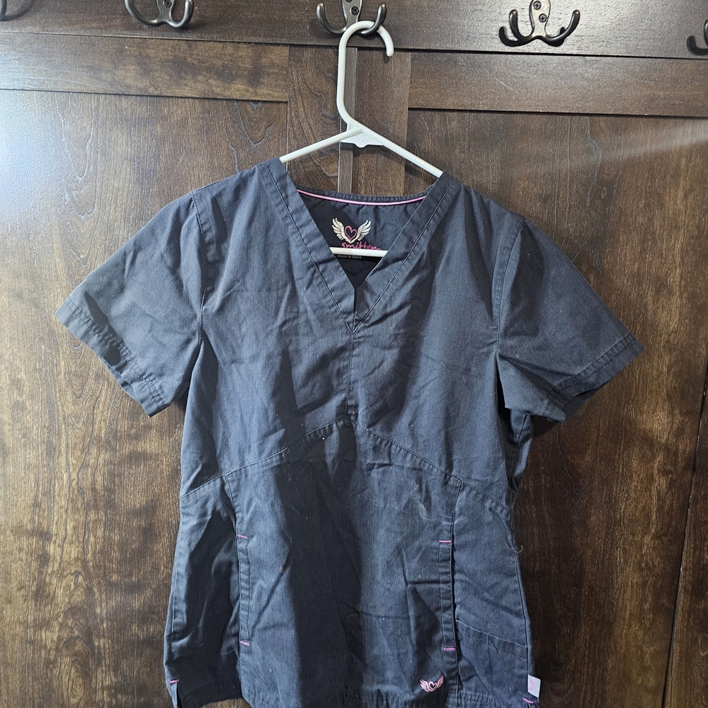 Smitten Black Short Sleeve V-Neck Top